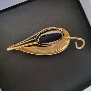 Vintage Gold-Tone Leaf Brooch With Purple Stone Accent